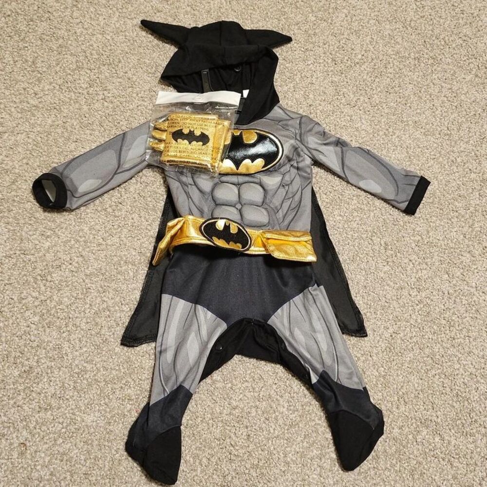 NWT Infant 0-6 Months Batman Muscle Costume Padded Jumpsuit Cape Belt Cuffs DC